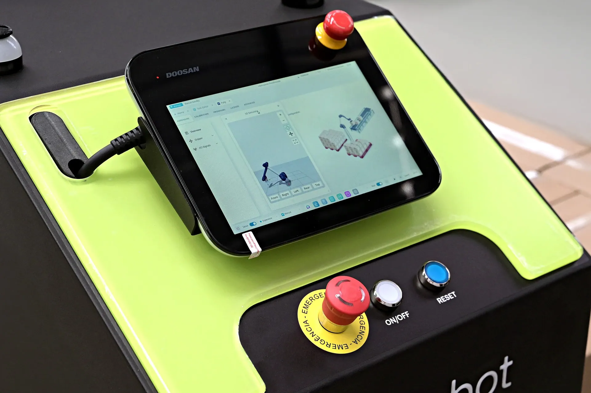 TRFCobot operator touch screen where recipes and pallet patterns are selected.