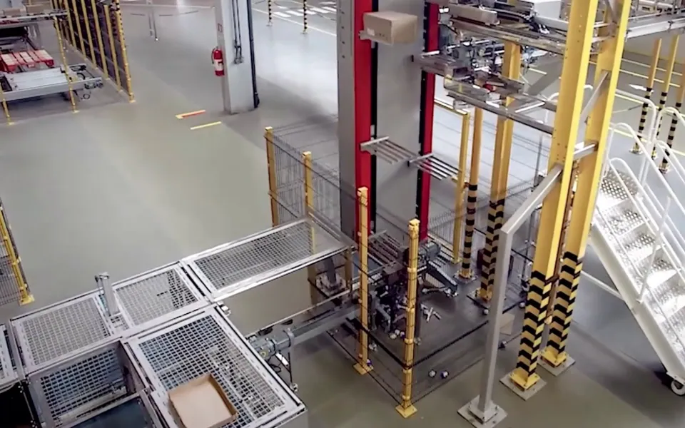 TRFIntraflow vertical case elevator