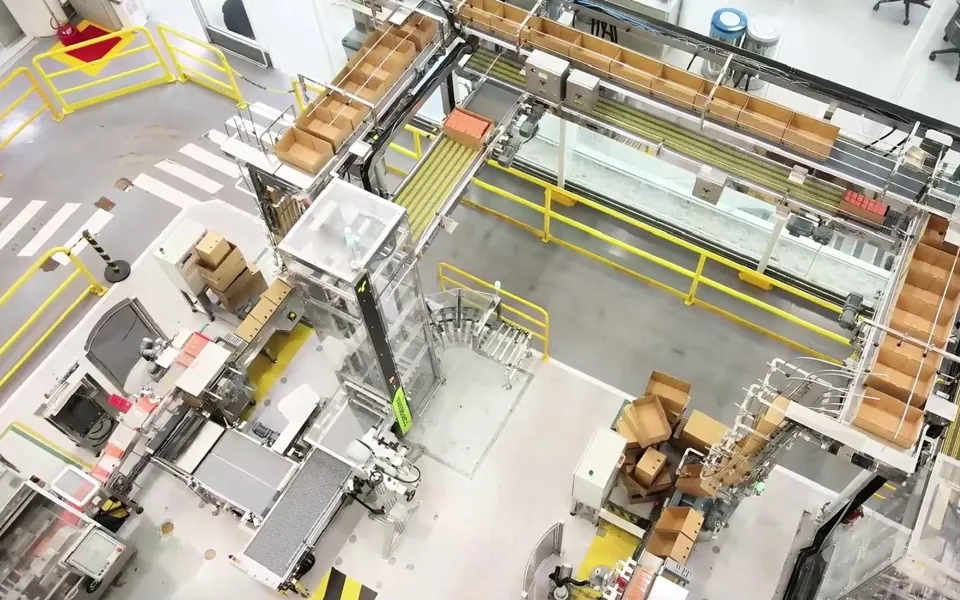 TRFIntraflow conveyor leaving a packaging machine, top view