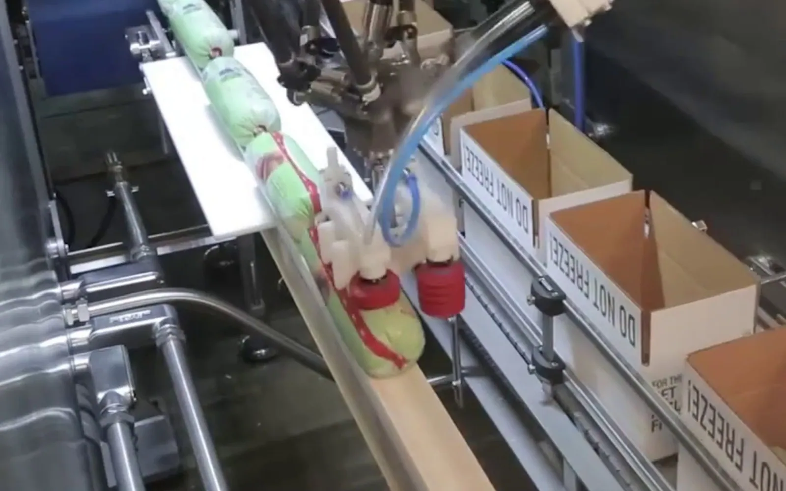TRFRapidpack robot placing products into cases along the case conveyor.